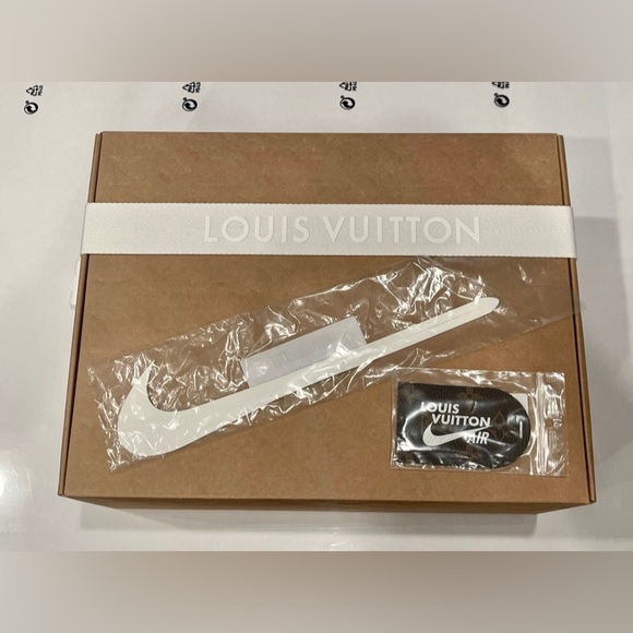 Louis Vuitton X Nike Air Force 1 - Picture 4 of 16